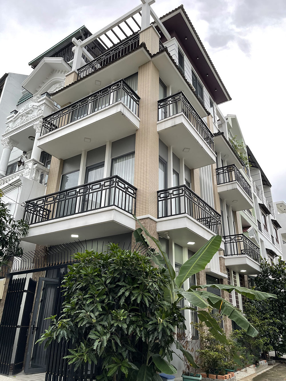 Bán nhà Đường Phạm Văn Đồng, Thành Phố Thủ Đức Tuyệt phẩm 3 lầu căn góc 2 mặt tiền hẻm nhựa 8m